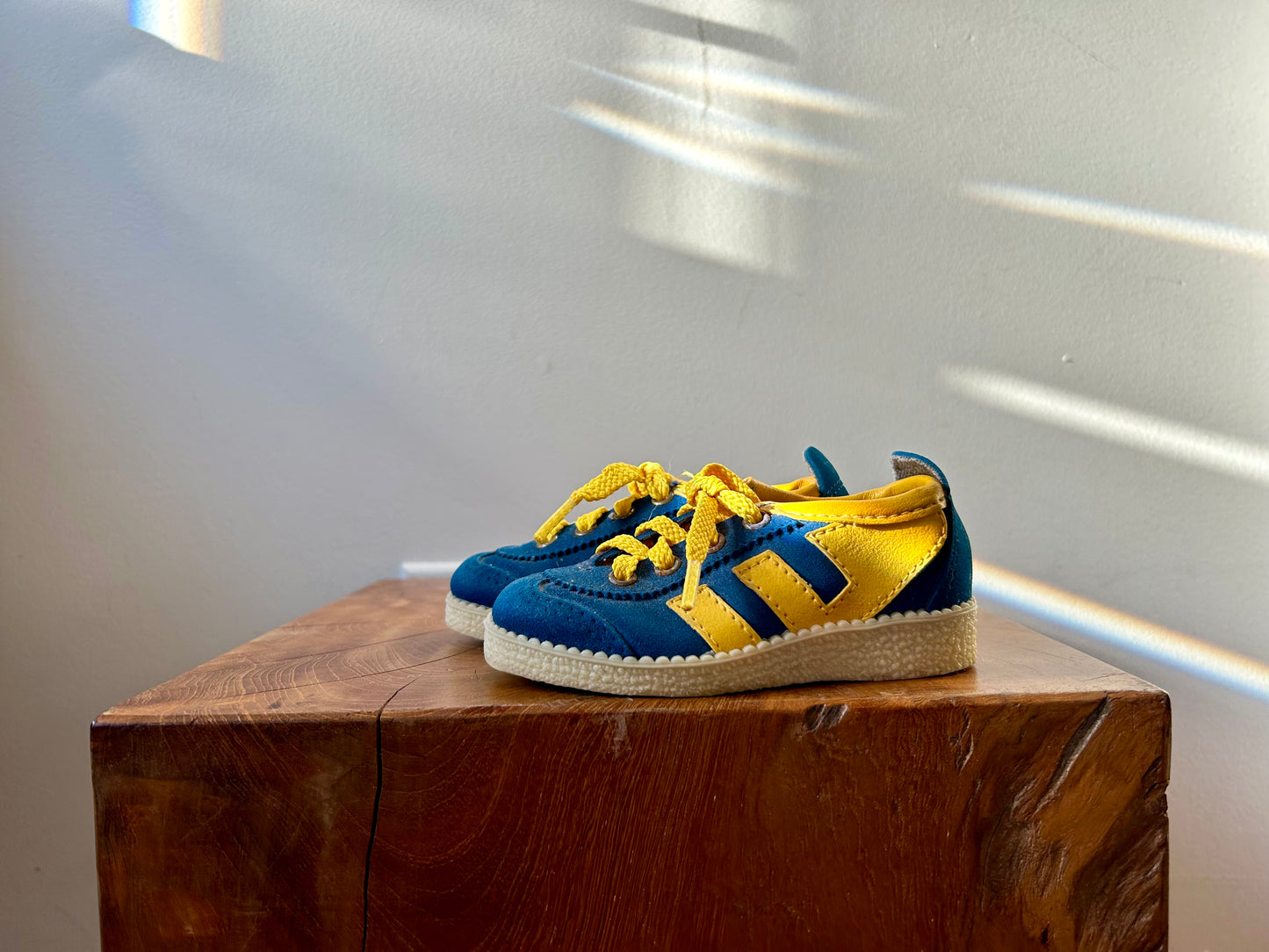 Vintage Sneakers | Toddler 6