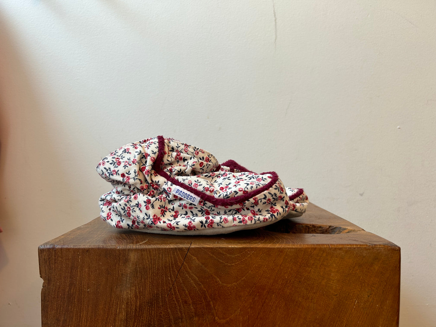  Fabric Slippers (7')